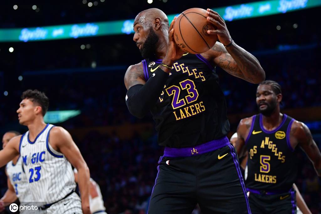 詹姆斯失绝杀班凯罗36+10 湖人不敌魔术